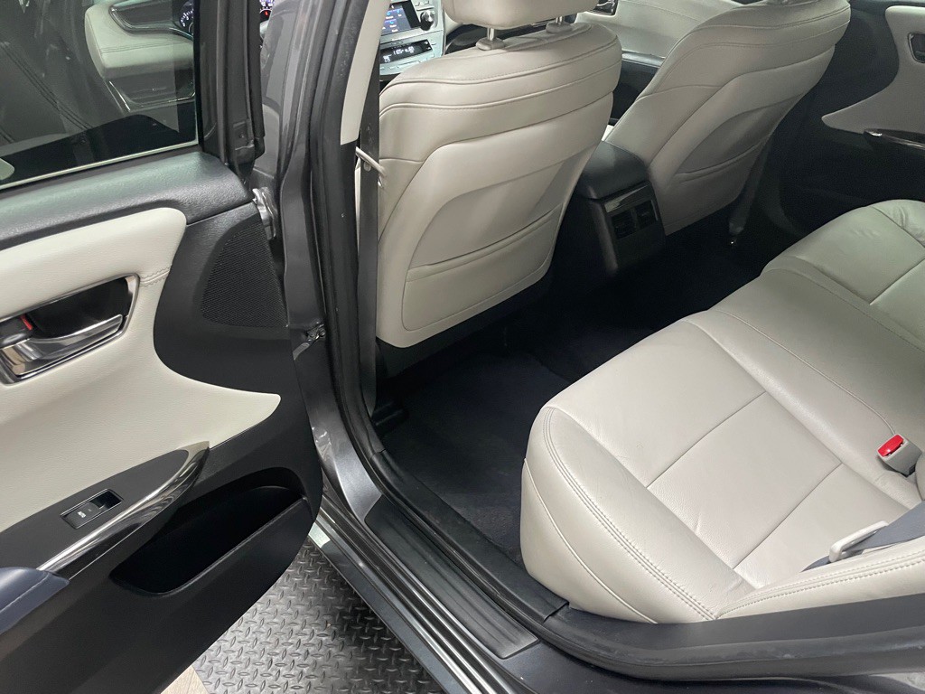 2015 Toyota Avalon Image 26