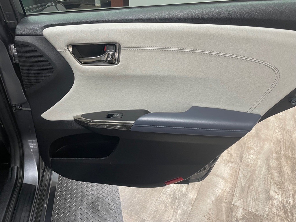 2015 Toyota Avalon Image 31
