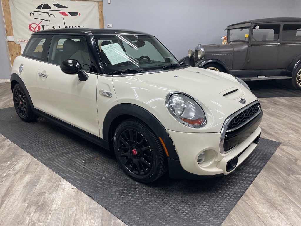 2017 MINI Cooper Image 3