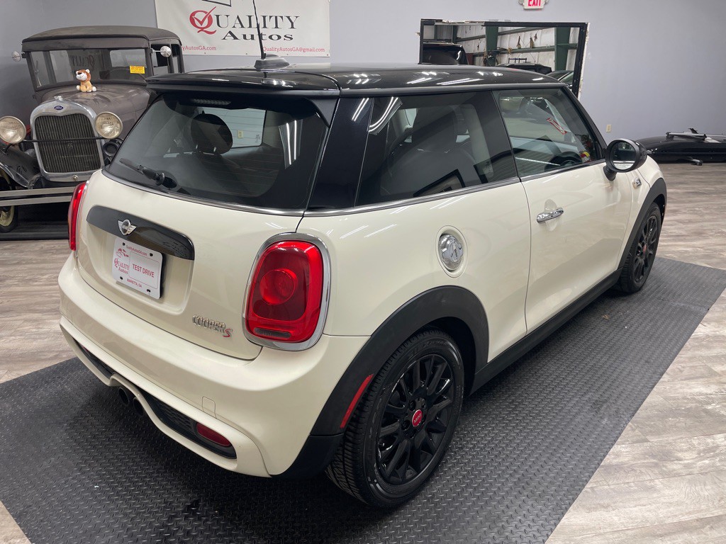 2017 MINI Cooper Image 4