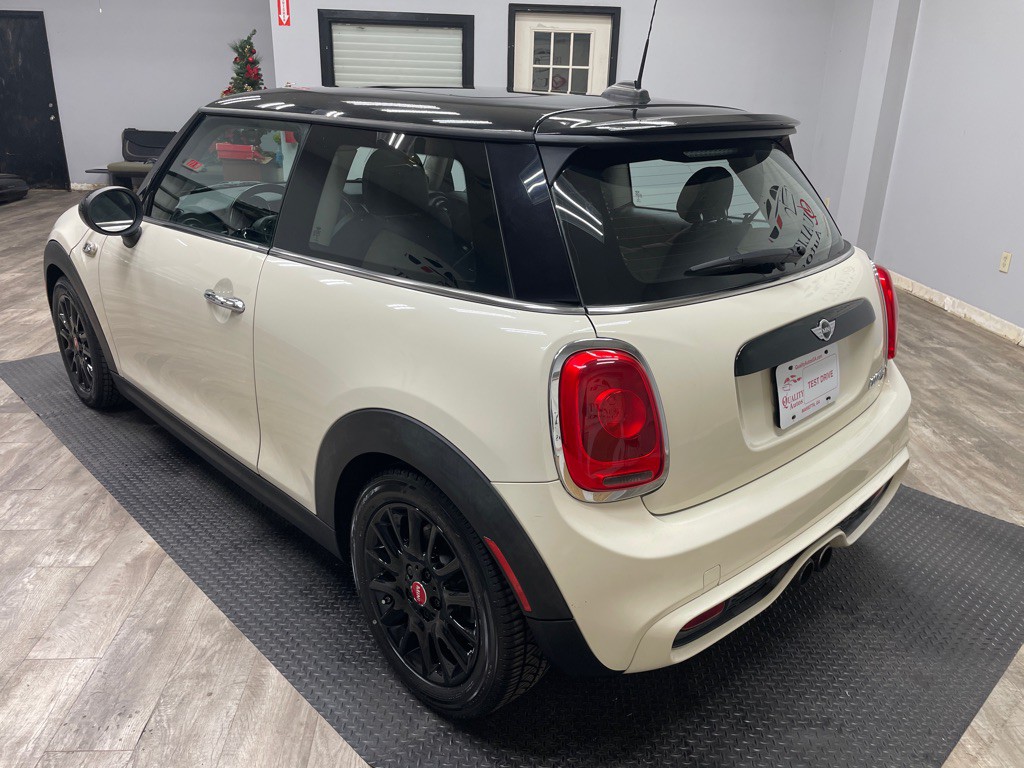 2017 MINI Cooper Image 6