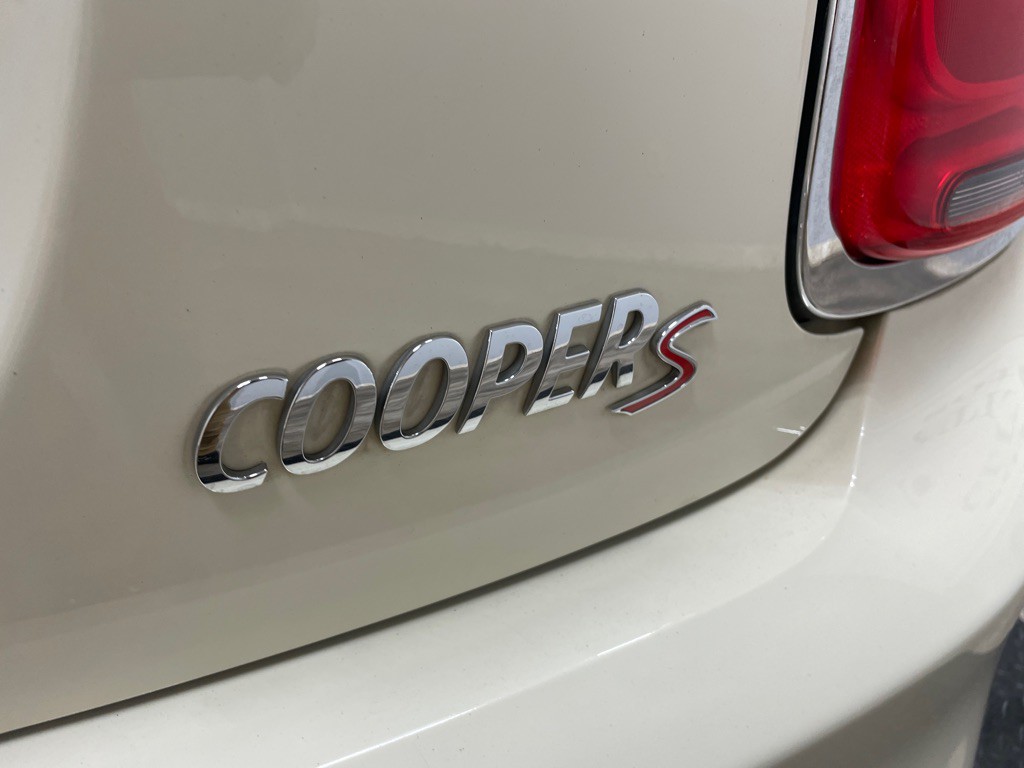 2017 MINI Cooper Image 10