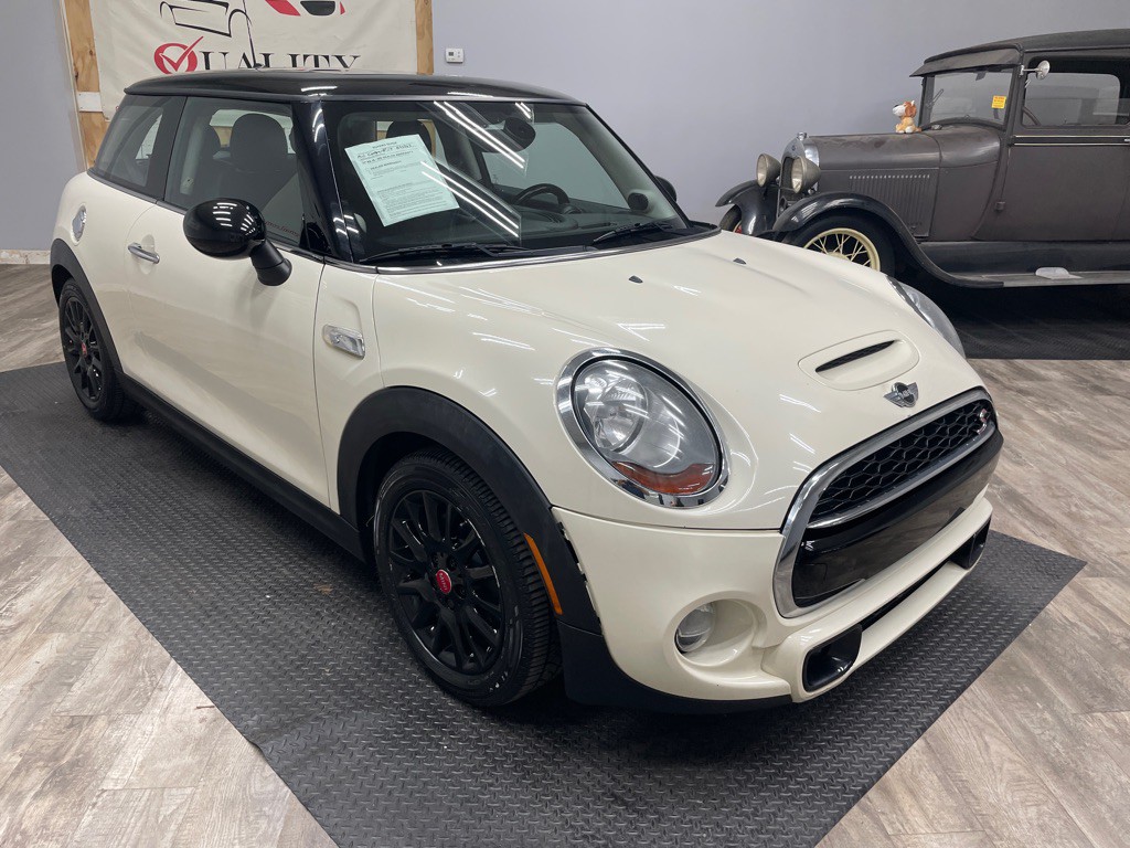 2017 MINI Cooper Image 12
