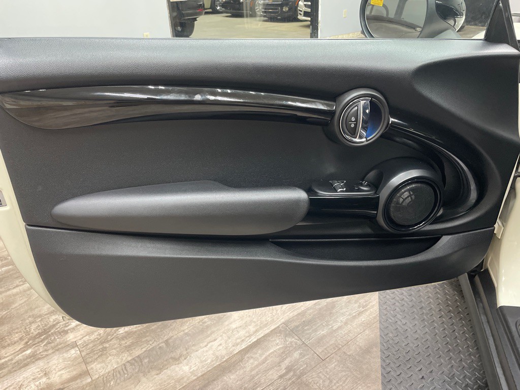 2017 MINI Cooper Image 16