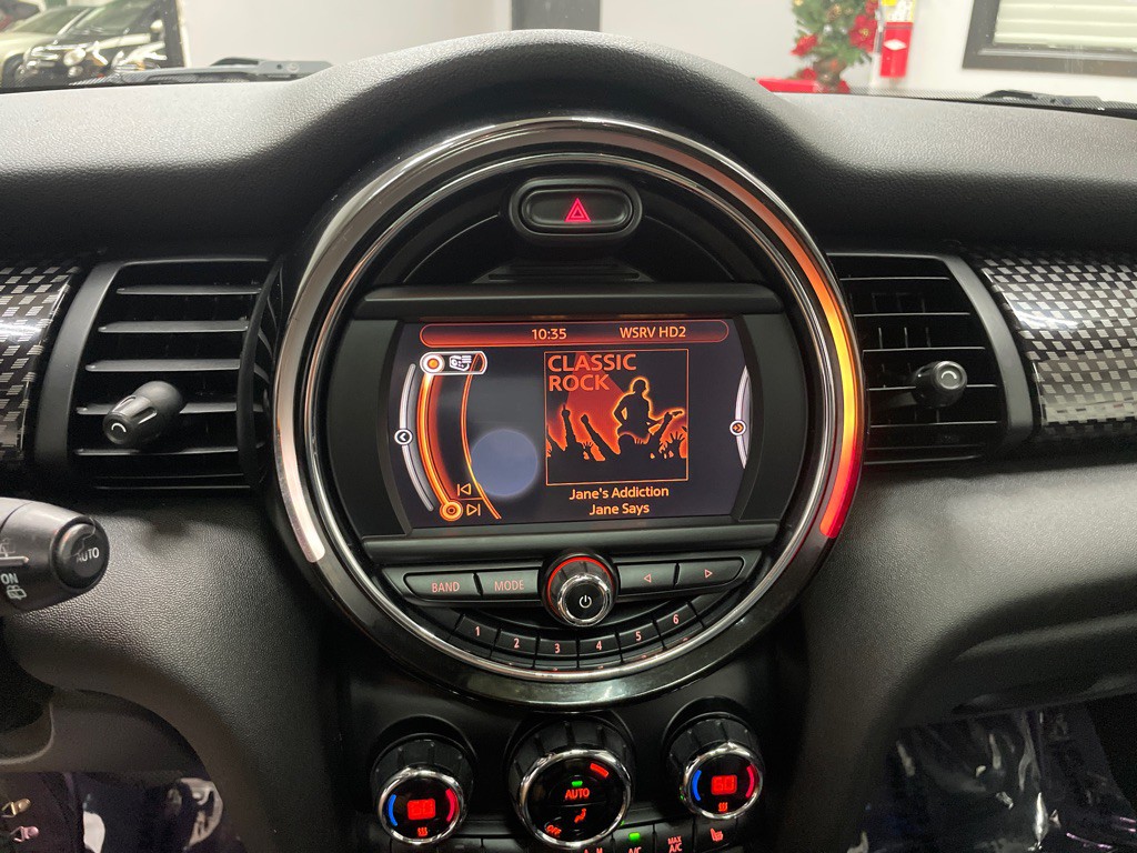 2017 MINI Cooper Image 21