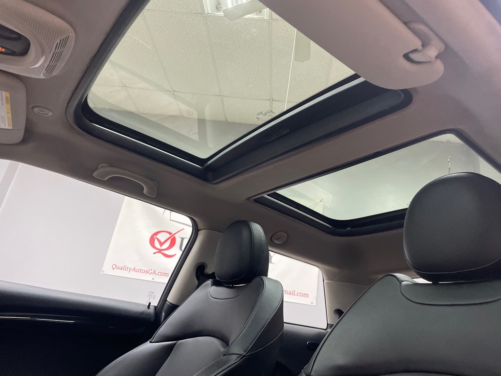 2017 MINI Cooper Image 24