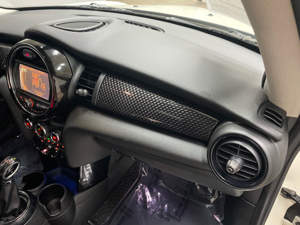 2017 MINI Cooper Image 33