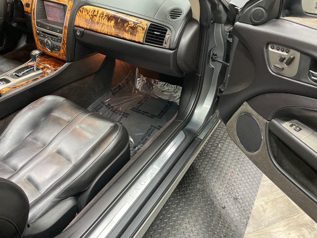 2007 Jaguar XK-Series Image 36