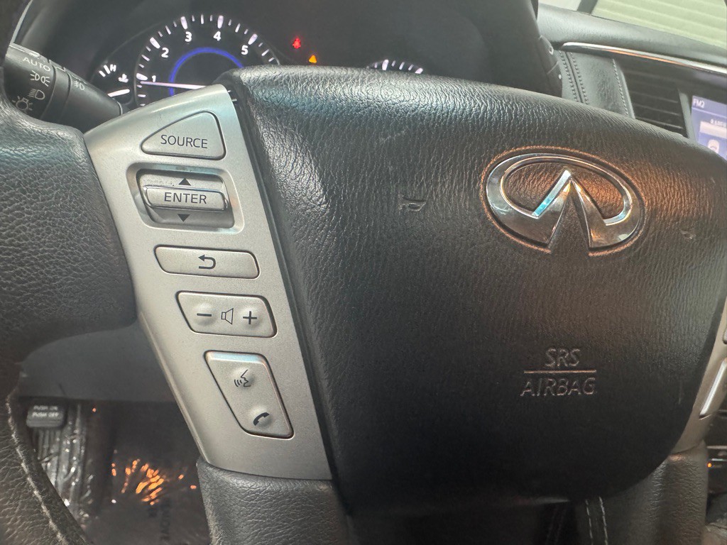 2016 INFINITI QX80 Image 31