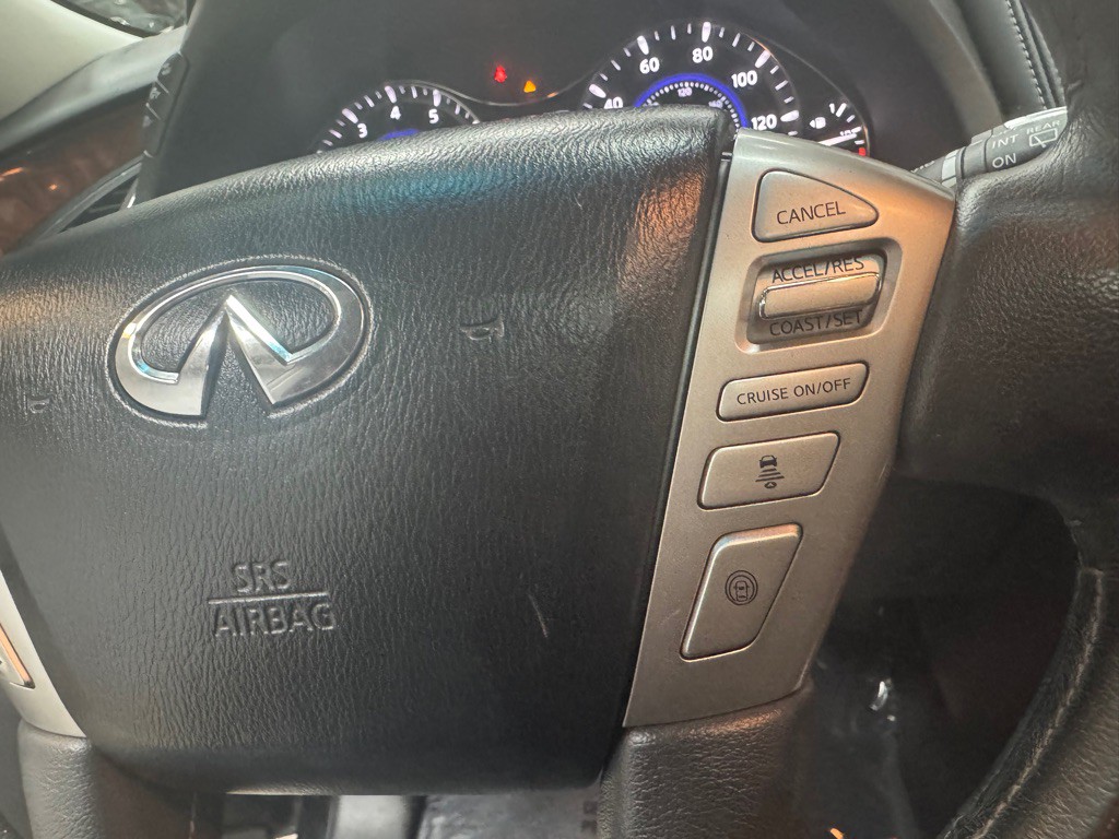 2016 INFINITI QX80 Image 32