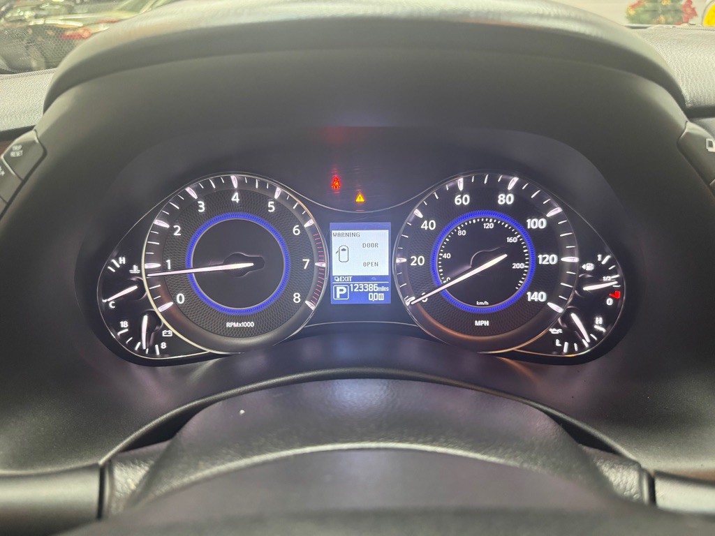 2016 INFINITI QX80 Image 33