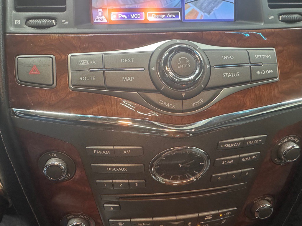 2016 INFINITI QX80 Image 38