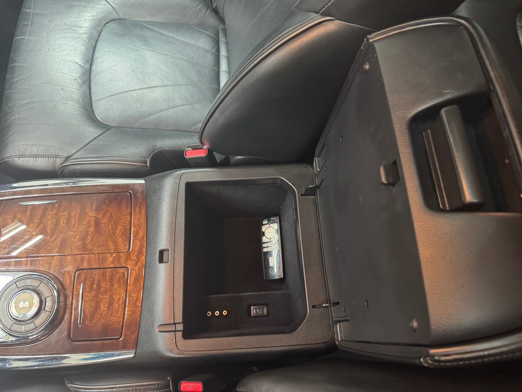 2016 INFINITI QX80 Image 43