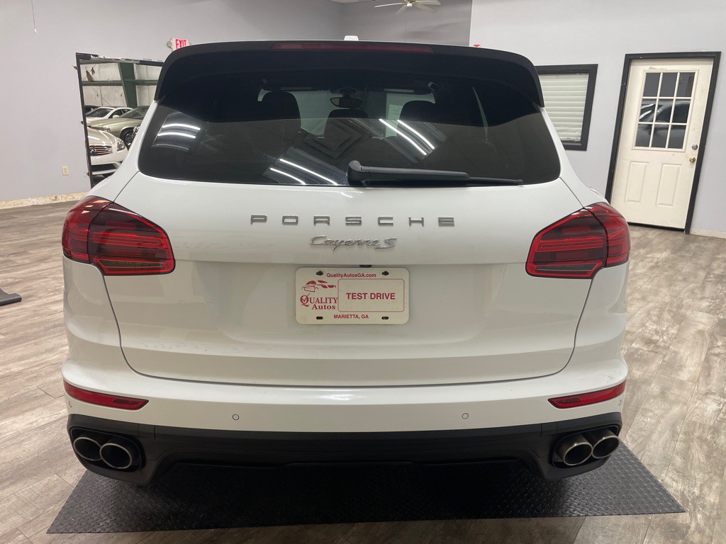 2015 Porsche Cayenne Image 9