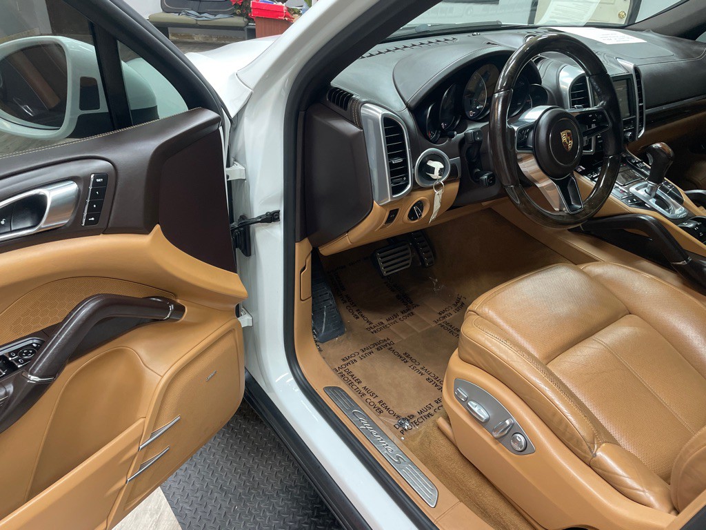 2015 Porsche Cayenne Image 15
