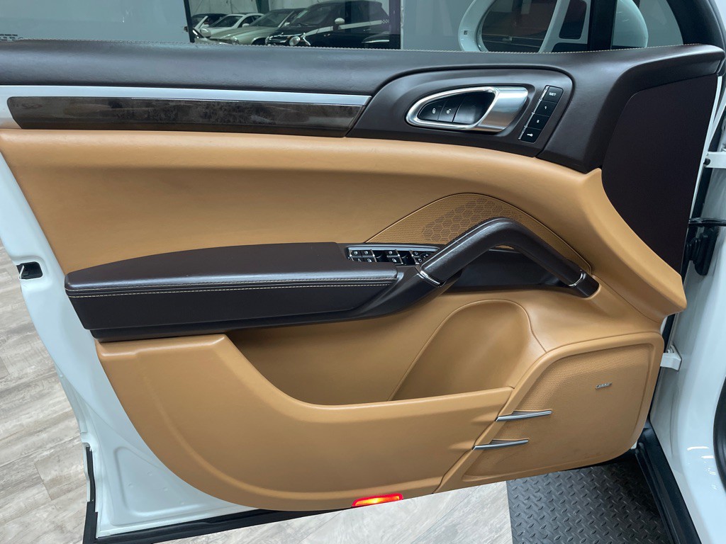 2015 Porsche Cayenne Image 16