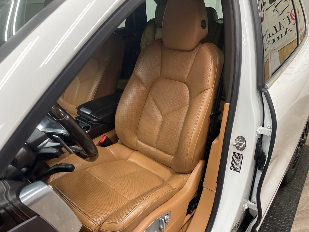 2015 Porsche Cayenne Image 20