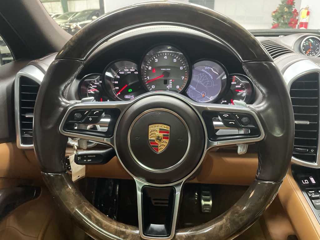 2015 Porsche Cayenne Image 21