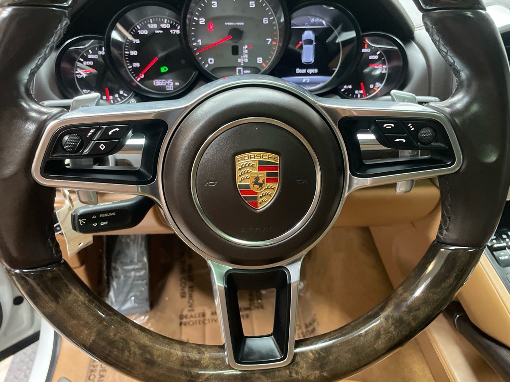 2015 Porsche Cayenne Image 22