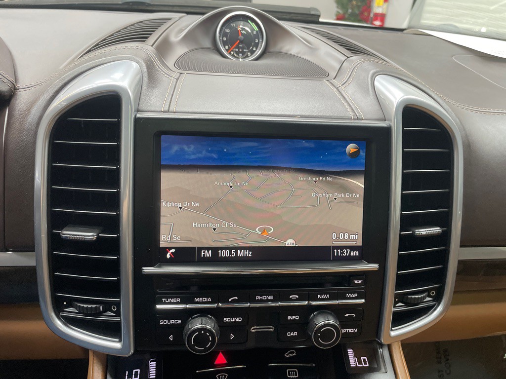2015 Porsche Cayenne Image 24