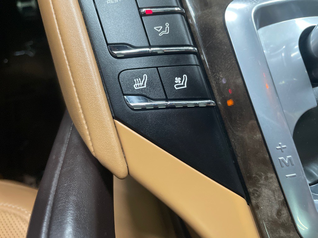 2015 Porsche Cayenne Image 28