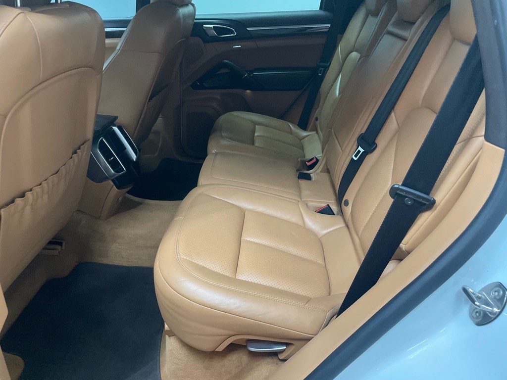 2015 Porsche Cayenne Image 33
