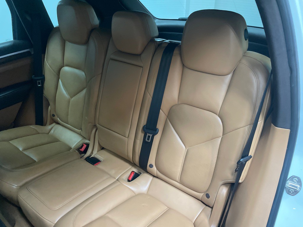 2015 Porsche Cayenne Image 34