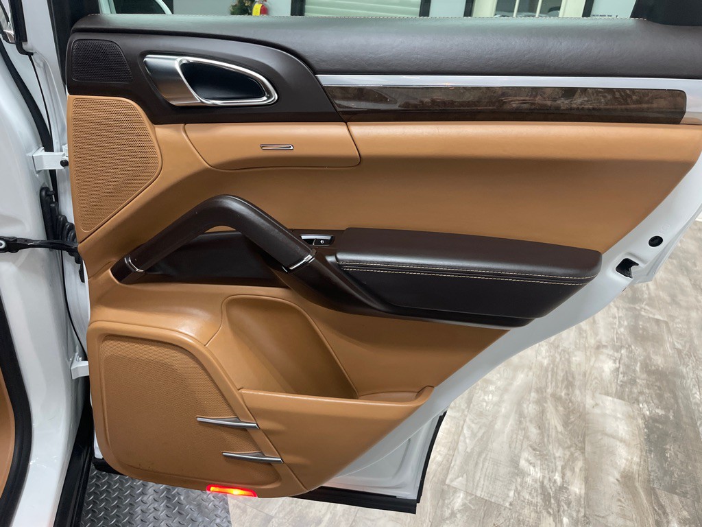 2015 Porsche Cayenne Image 36