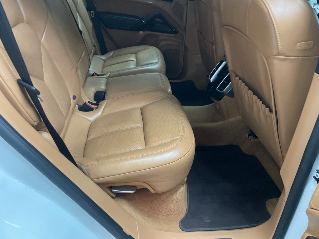 2015 Porsche Cayenne Image 37