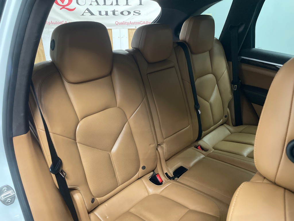 2015 Porsche Cayenne Image 38