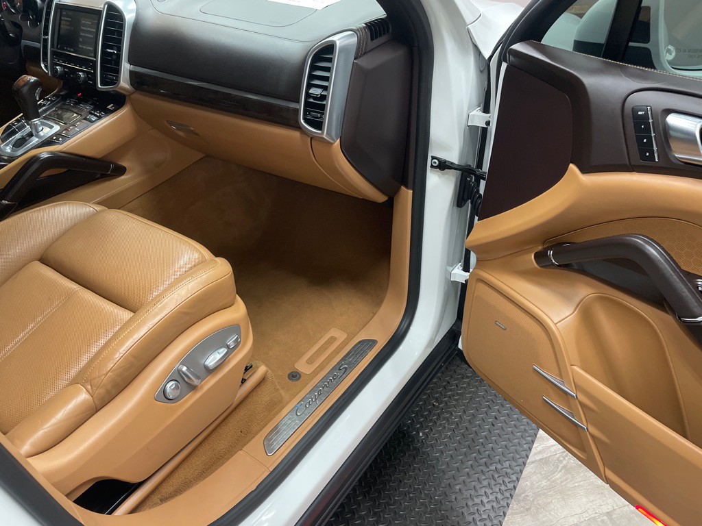 2015 Porsche Cayenne Image 39