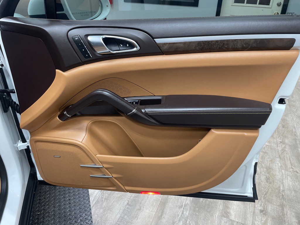 2015 Porsche Cayenne Image 40