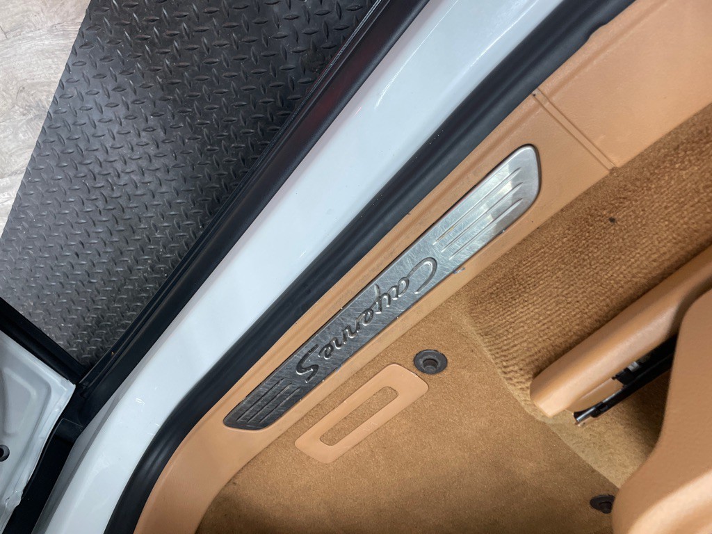 2015 Porsche Cayenne Image 41