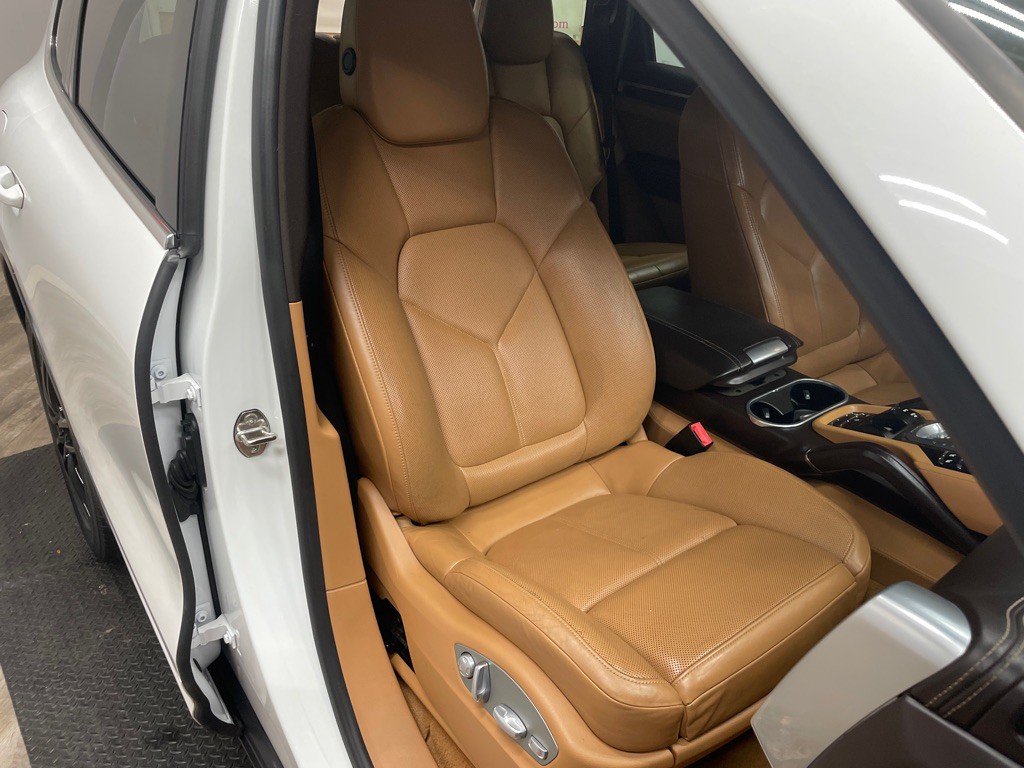 2015 Porsche Cayenne Image 43