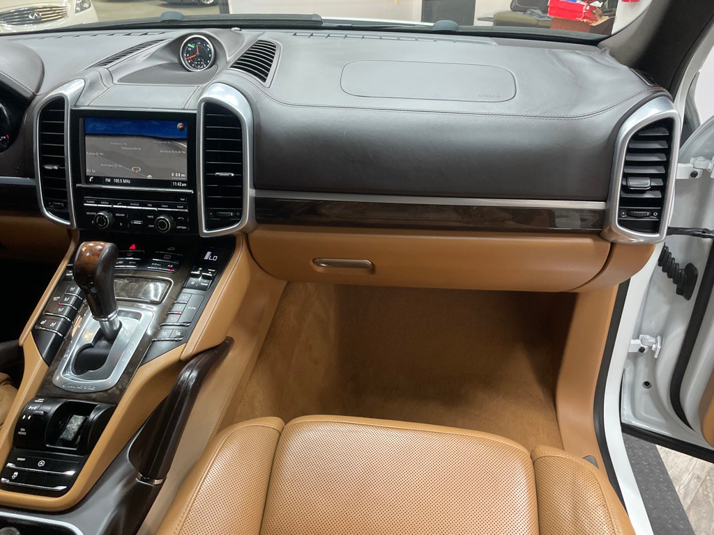 2015 Porsche Cayenne Image 44