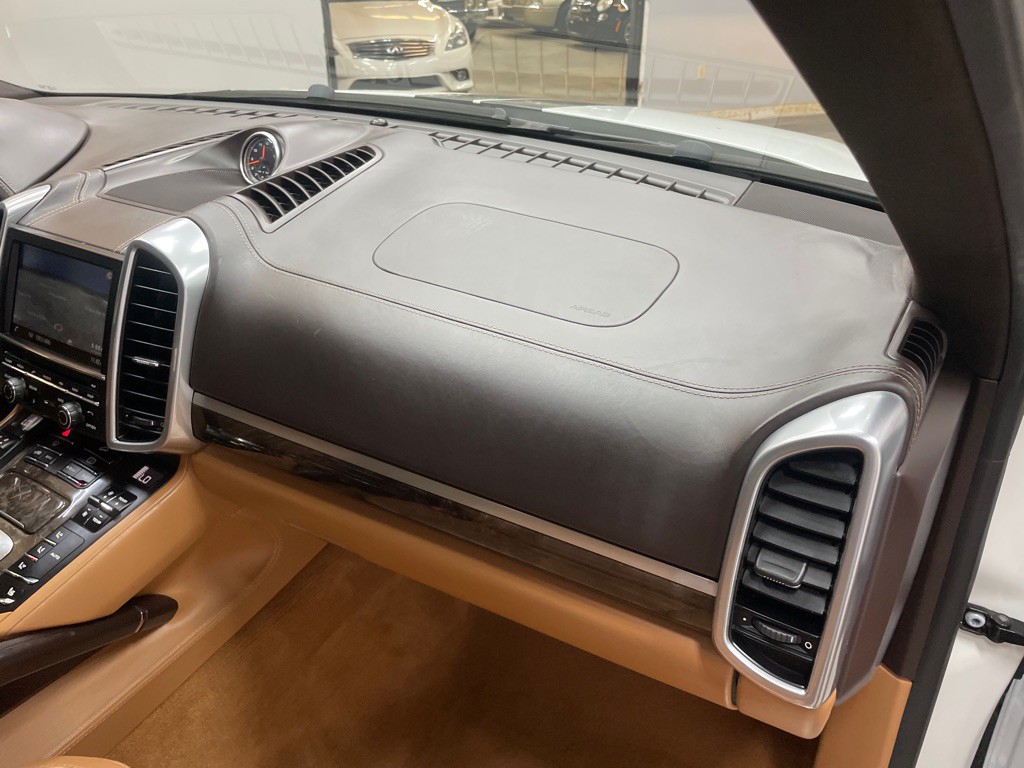 2015 Porsche Cayenne Image 45