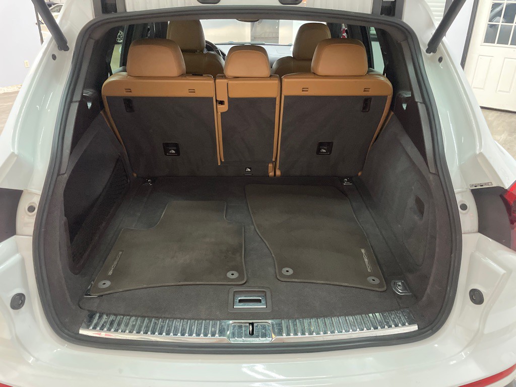 2015 Porsche Cayenne Image 46