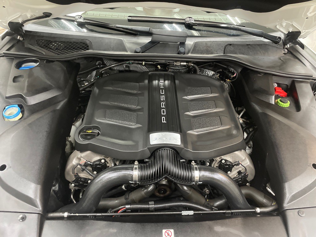 2015 Porsche Cayenne Image 48