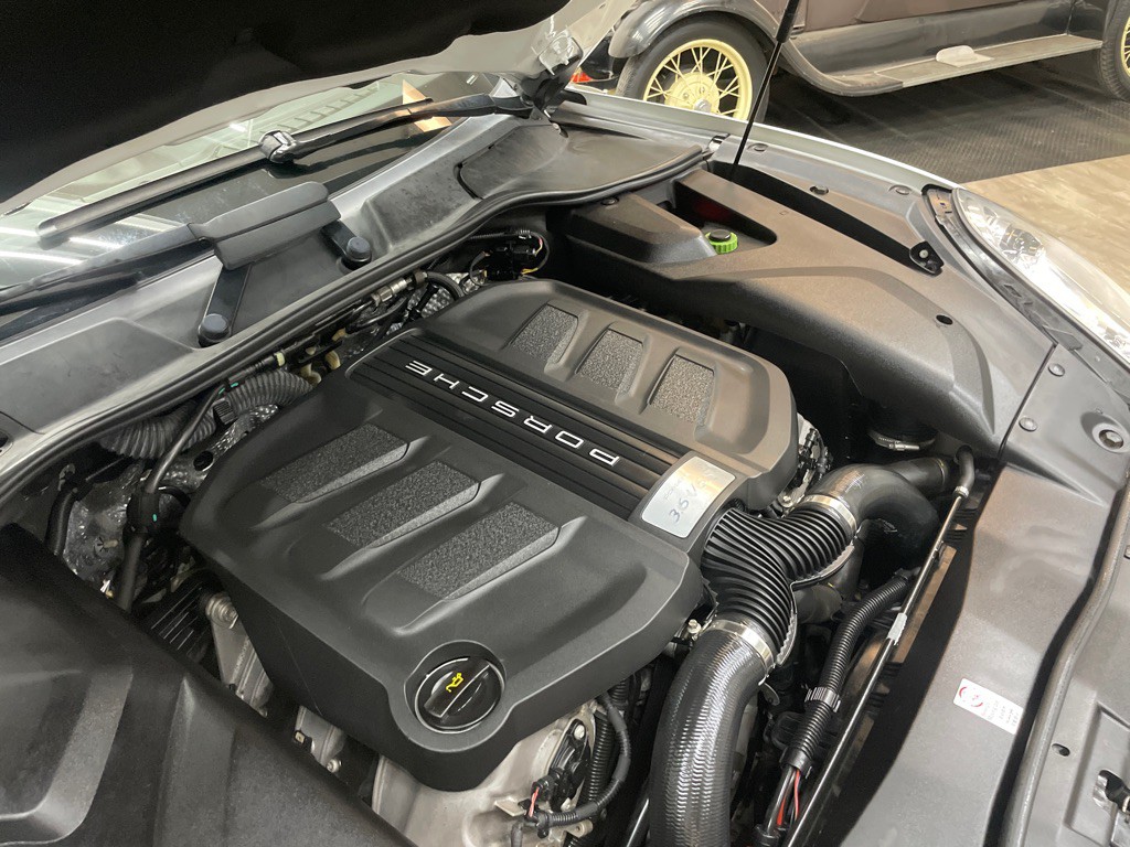 2015 Porsche Cayenne Image 49