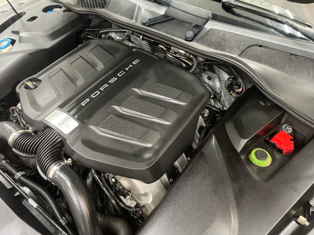 2015 Porsche Cayenne Image 50