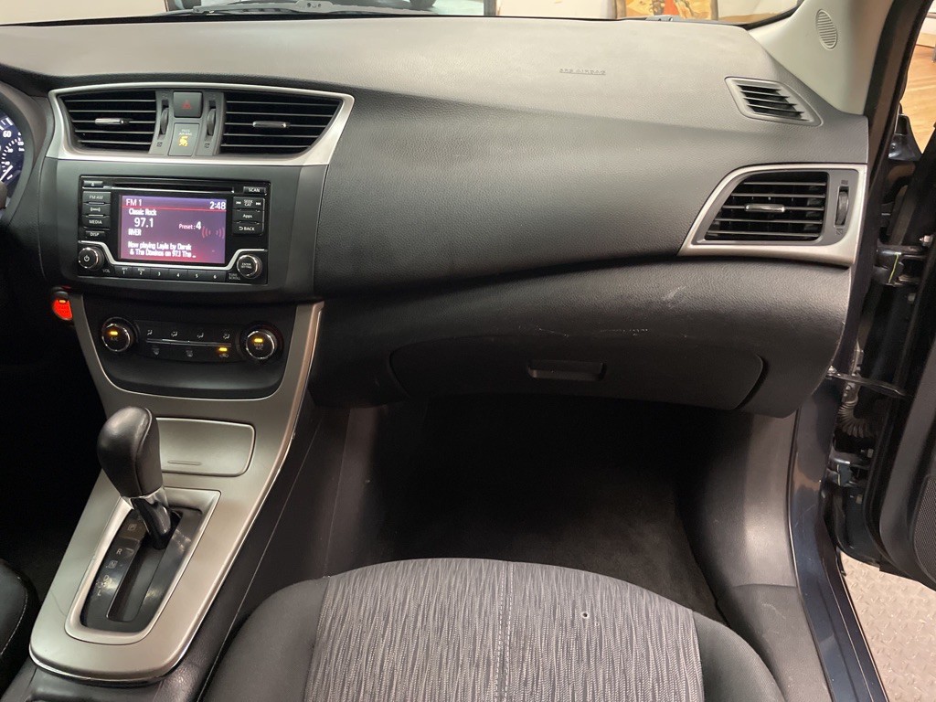 2015 Nissan Sentra Image 25
