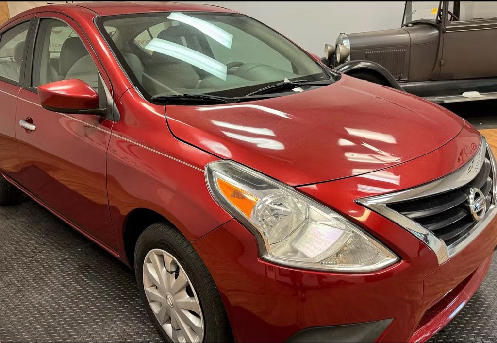 2016 Nissan Versa Image 2