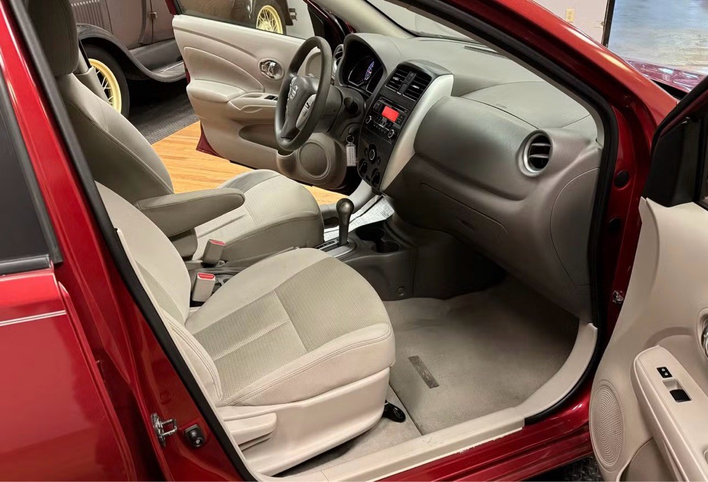 2016 Nissan Versa Image 16