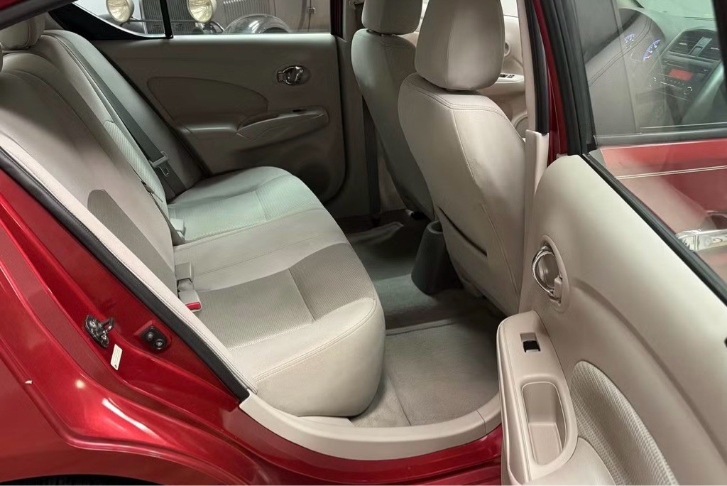 2016 Nissan Versa Image 18