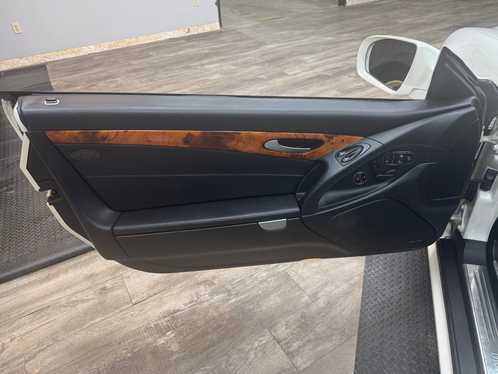 2009 Mercedes-Benz SL-Class Image 16