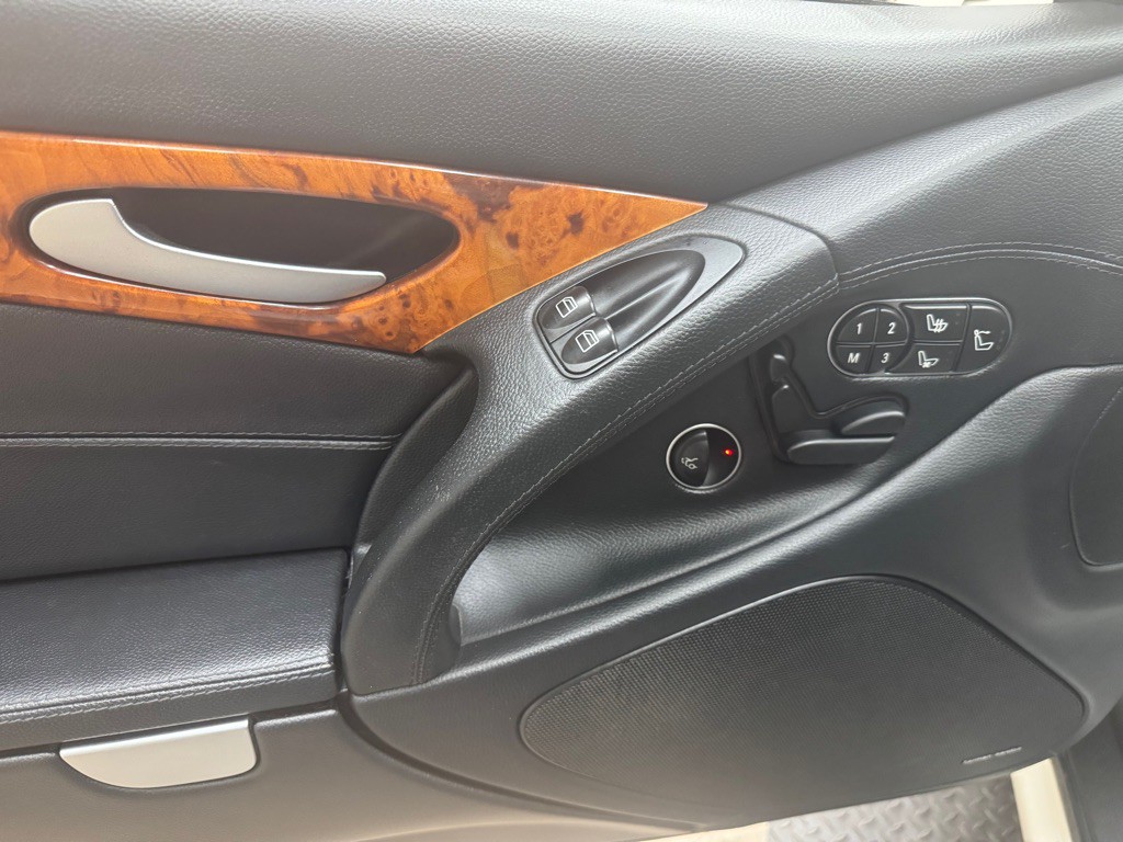2009 Mercedes-Benz SL-Class Image 17