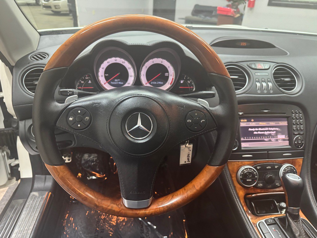 2009 Mercedes-Benz SL-Class Image 24