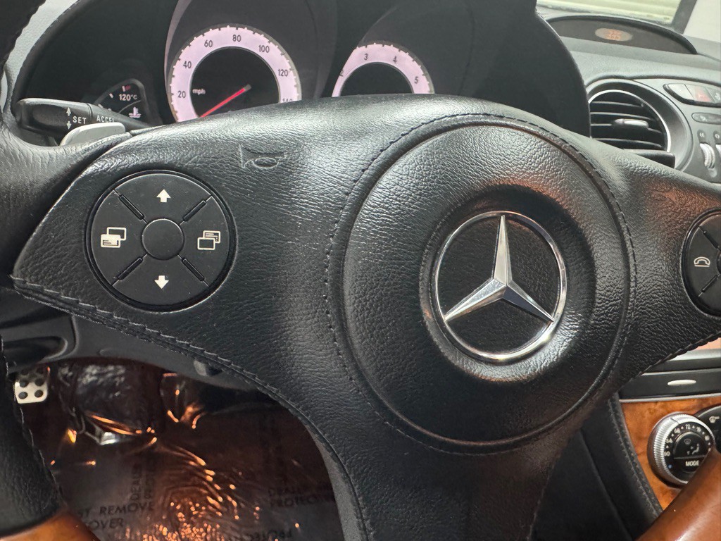 2009 Mercedes-Benz SL-Class Image 25
