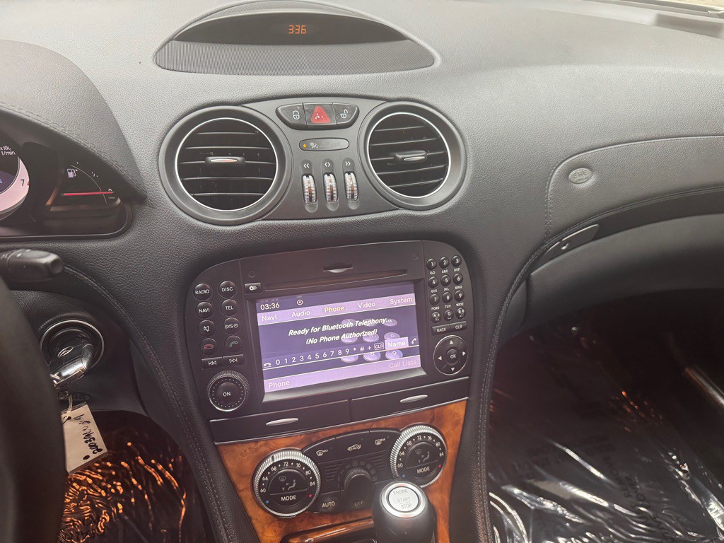 2009 Mercedes-Benz SL-Class Image 28