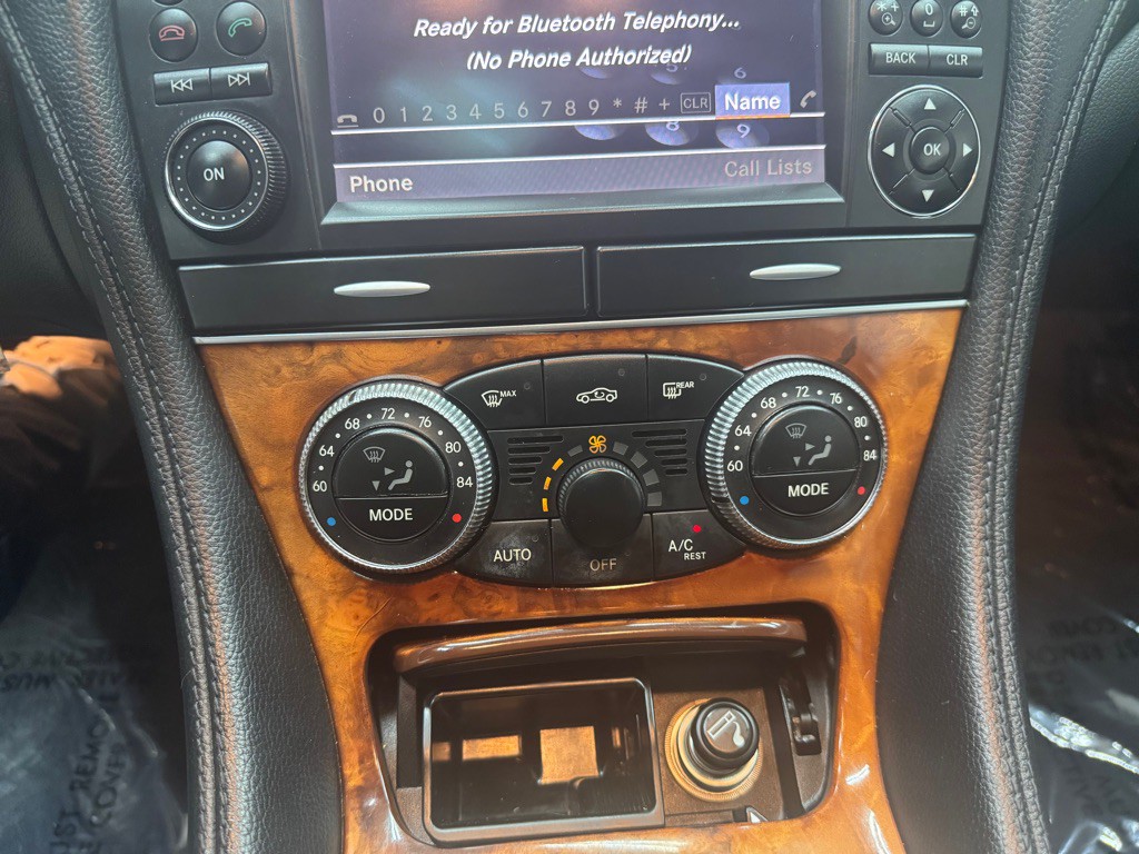 2009 Mercedes-Benz SL-Class Image 33